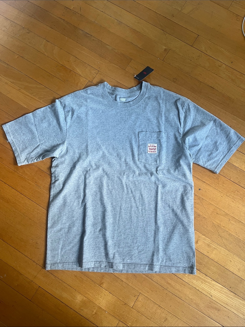 Men's Small Gray Loose Levi’s Pocket Tee BNWT